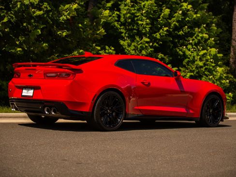 Used 2017 Chevrolet Camaro ZL1 RWD image 10