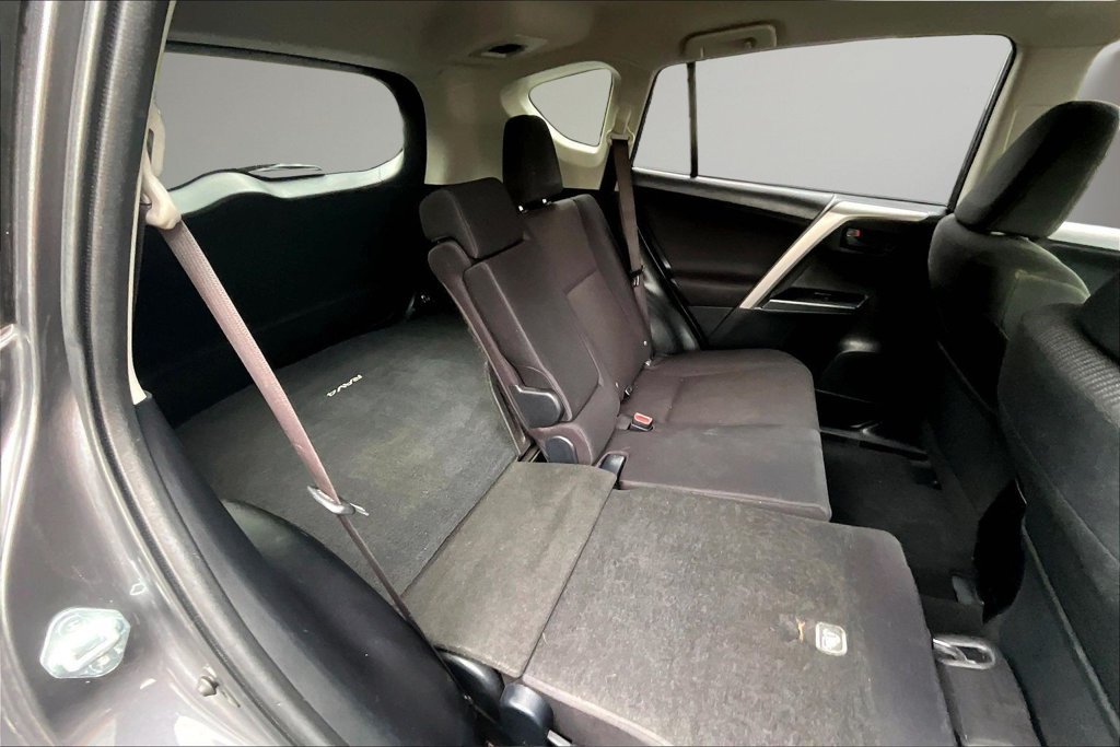 Used 2016 Toyota RAV4 LE AWD/4WD image 24