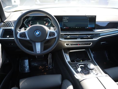 Used 2025 BMW X5 xDrive50e w/ M Sport Package image 11