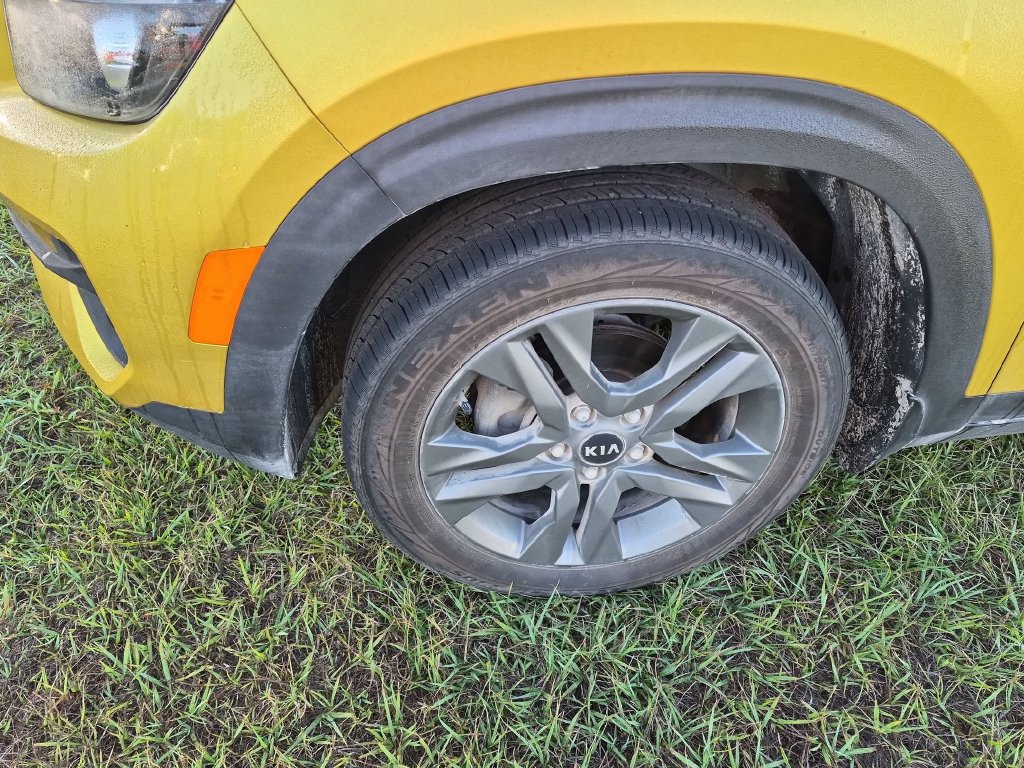 Used 2021 Kia Seltos S FWD image 3