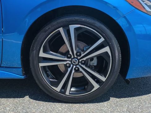 Used 2023 Nissan Sentra SR w/ SR Premium Package FWD image 11