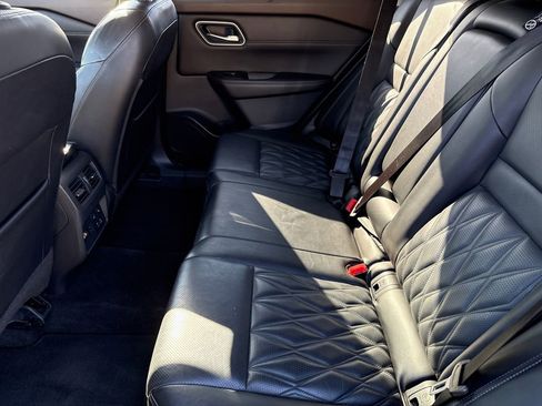 Used 2021 Nissan Rogue Platinum image 17