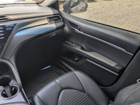 Used 2019 Toyota Camry SE FWD image 17