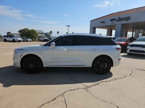 Used 2022 Lincoln Corsair Reserve w/ Equipment Group 201A AWD/4WD image 2
