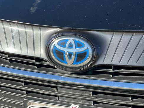 Used 2022 Toyota Venza LE image 48