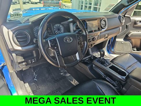 Used 2017 Toyota Tacoma TRD Sport AWD/4WD image 15