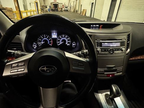Used 2011 Subaru Outback 3.6R Limited w/ PWR Moonroof Pkg AWD/4WD image 10