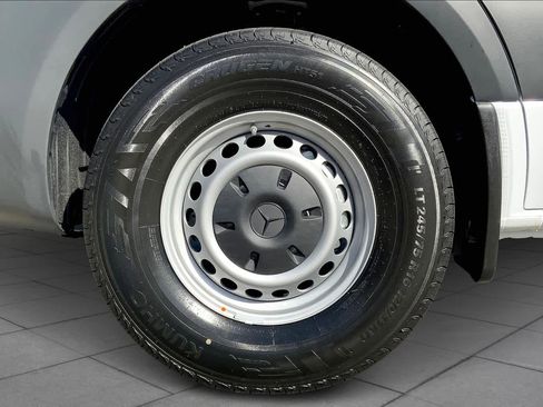 Used 2025 Mercedes-Benz Sprinter 2500 image 15