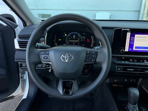 Used 2025 Toyota Camry LE image 14