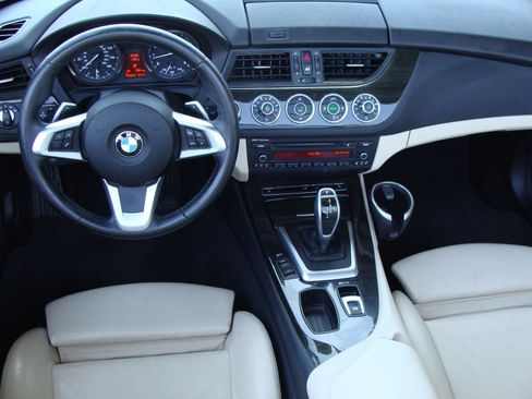 Used 2016 BMW Z4 sDrive28i RWD image 15