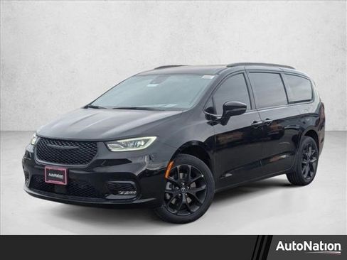 New 2026 Chrysler Pacifica Select w/ S Appearance Package image 1
