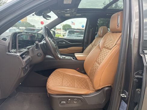 Used 2021 Cadillac Escalade ESV Sport w/ Driver Assist Tech Package AWD/4WD image 7
