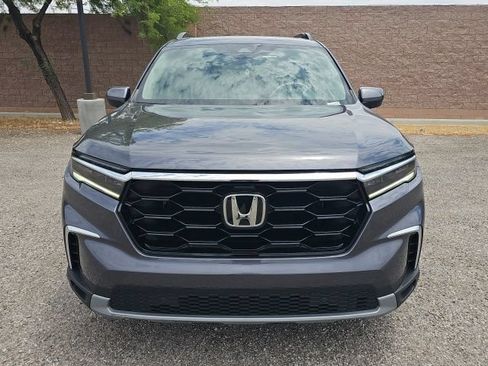 Certified 2023 Honda Pilot Touring image 2