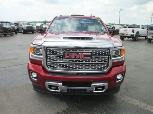 Used 2019 GMC Sierra 2500 Denali w/ Duramax Plus Package AWD/4WD image 14