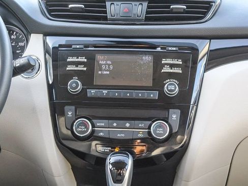 Used 2018 Nissan Rogue Sport SV image 21