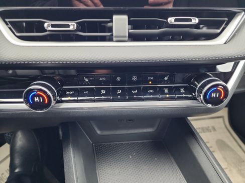 New 2026 Chevrolet Equinox LT w/ Convenience Package II image 16