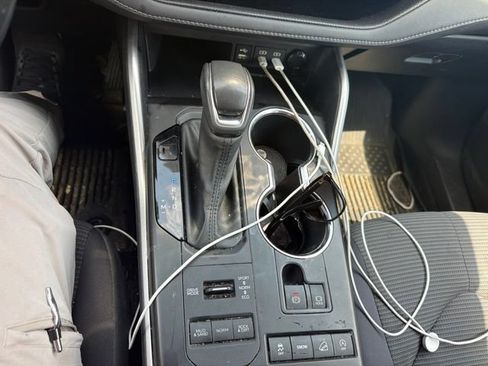 Used 2022 Toyota Highlander LE AWD/4WD image 14
