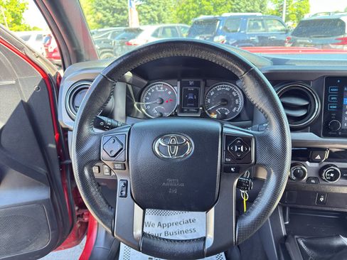 Used 2017 Toyota Tacoma TRD Sport w/ Tow Package AWD/4WD image 23