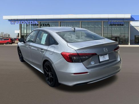 Used 2024 Honda Civic Sport image 3