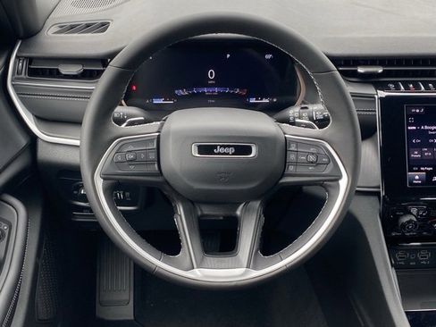 New 2025 Jeep Grand Cherokee L Altitude image 39