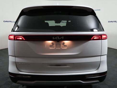 Used 2024 Kia Carnival EX FWD image 7
