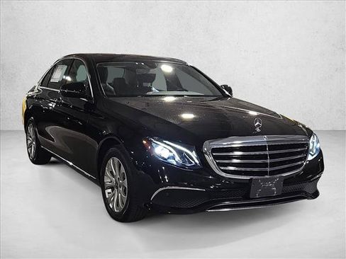 Used 2018 Mercedes-Benz E 300 4MATIC image 3