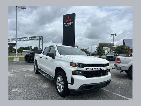 Used 2020 Chevrolet Silverado 1500 Custom w/ Custom Value Package AWD/4WD image 1