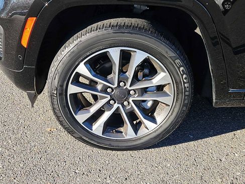 Used 2022 Jeep Grand Cherokee Overland w/ Luxury Tech Group IV image 7