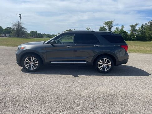 Used 2020 Ford Explorer Platinum w/ Premium Technology Package AWD/4WD image 2