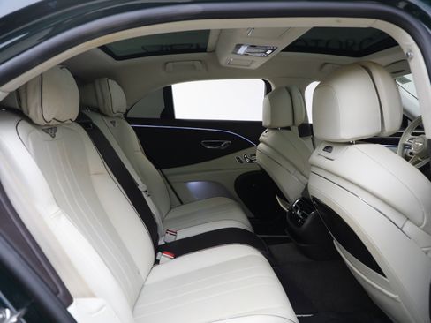 Used 2023 Bentley Flying Spur Plug-In Hybrid image 26