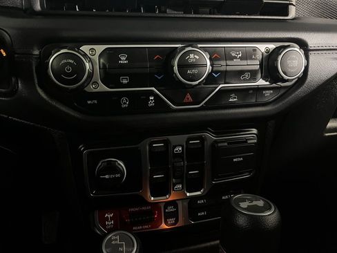 Certified 2025 Jeep Wrangler Unlimited Rubicon image 15