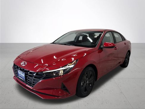 Certified 2023 Hyundai Elantra SEL w/ Preferred Accessory Package FWD image 2