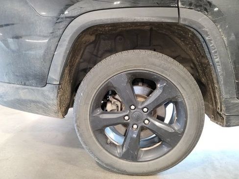 Used 2023 Jeep Grand Cherokee L Limited w/ Luxury Tech Group II AWD/4WD image 15