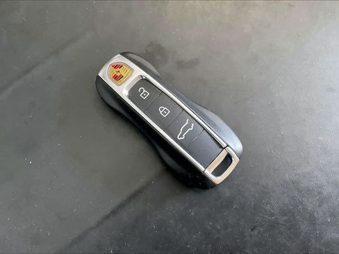 Used 2025 Porsche Cayenne Coupe AWD/4WD image 19