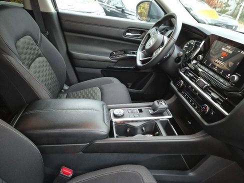 Used 2022 Nissan Pathfinder SV image 13