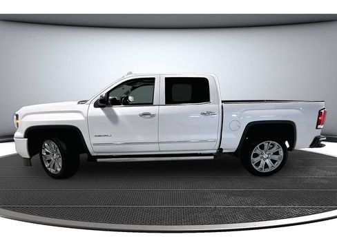 Used 2017 GMC Sierra 1500 Denali w/ Denali Ultimate Package AWD/4WD image 17