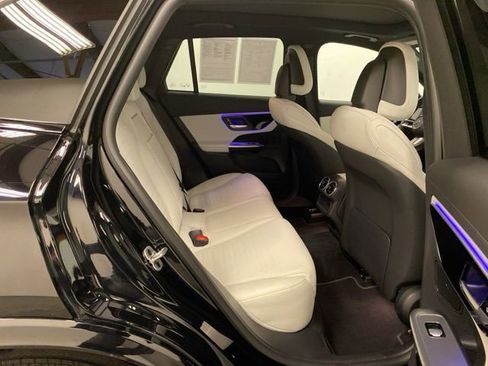 Used 2024 Mercedes-Benz GLC 300 4MATIC image 29