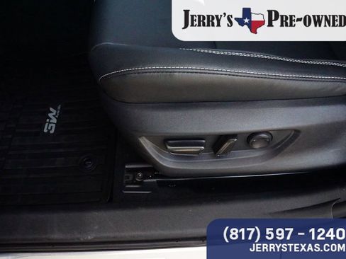Used 2025 Toyota Camry SE w/ Multimedia Upgrade Package FWD image 19