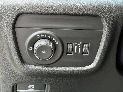 New 2024 Jeep Grand Cherokee Limited w/ Black Appearance Package image 19