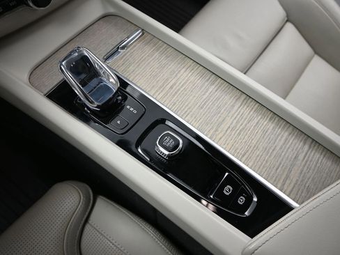 Used 2022 Volvo XC60 B5 Inscription w/ Advanced Package image 22