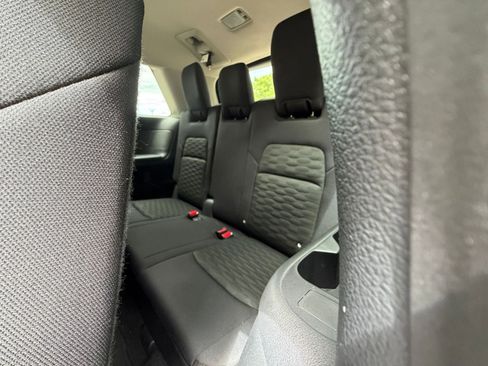 Used 2025 Nissan Pathfinder SV FWD image 31