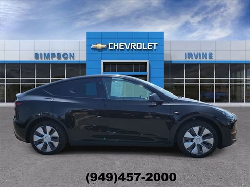 Used 2024 Tesla Model Y Long Range RWD image 9