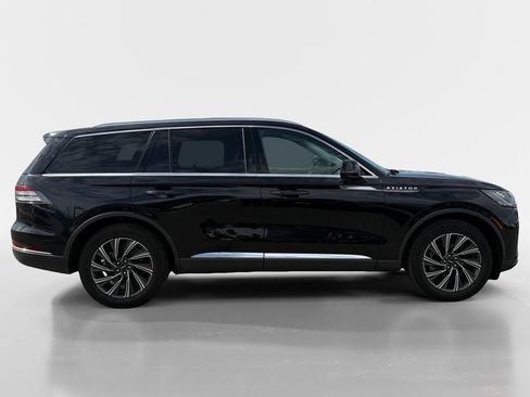Used 2025 Lincoln Aviator AWD image 6