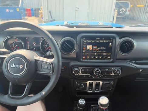 Used 2023 Jeep Wrangler Sport AWD/4WD image 17