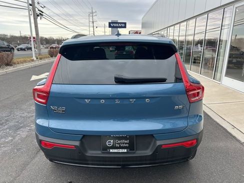 Certified 2025 Volvo XC40 B5 Plus image 4