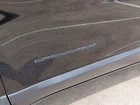 Used 2021 Jeep Cherokee Latitude AWD/4WD image 13