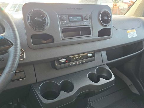 Used 2025 Mercedes-Benz Sprinter 2500 image 36