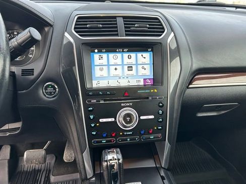 Used 2017 Ford Explorer Platinum image 17