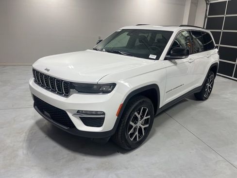 New 2025 Jeep Grand Cherokee Limited image 3