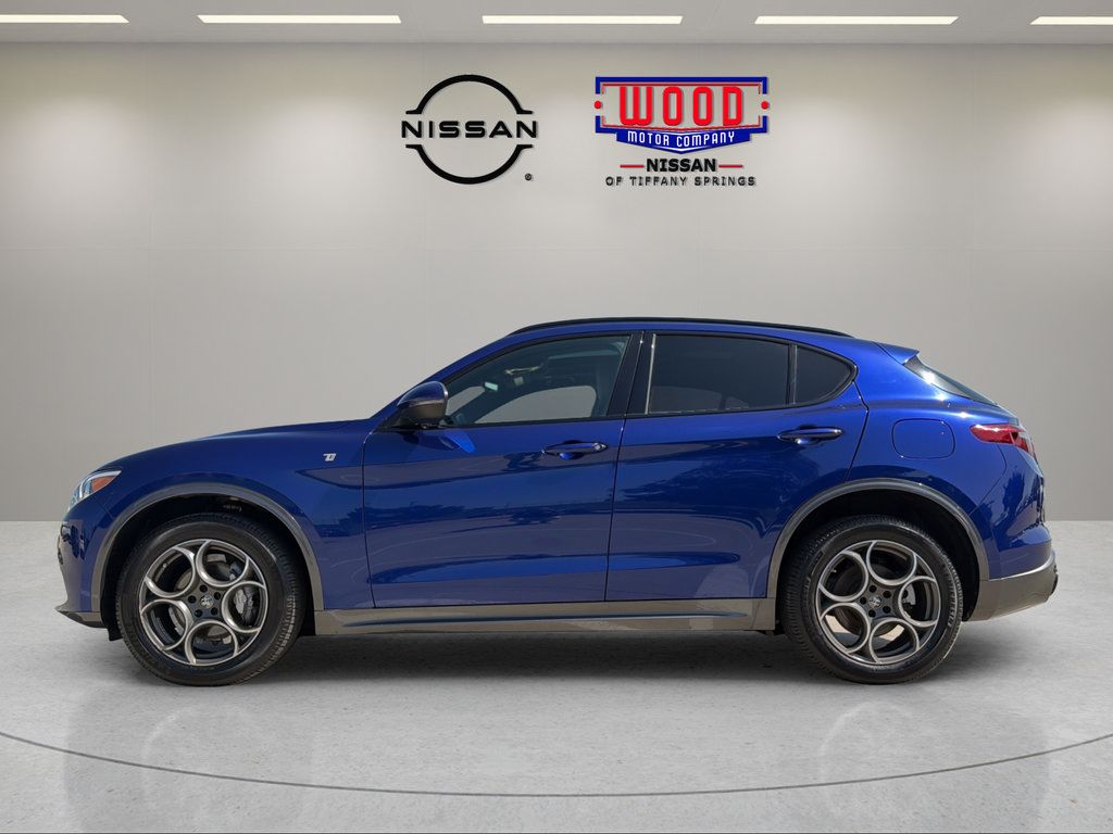 Used 2022 Alfa Romeo Stelvio Ti AWD/4WD image 11